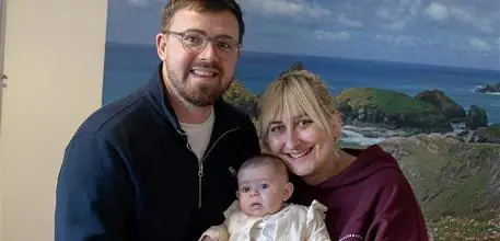 Oaklee with her parents
