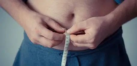 Man measuring belly