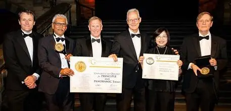 The research teams collecting their award