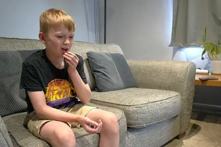 Participant Thomas eating M&Ms